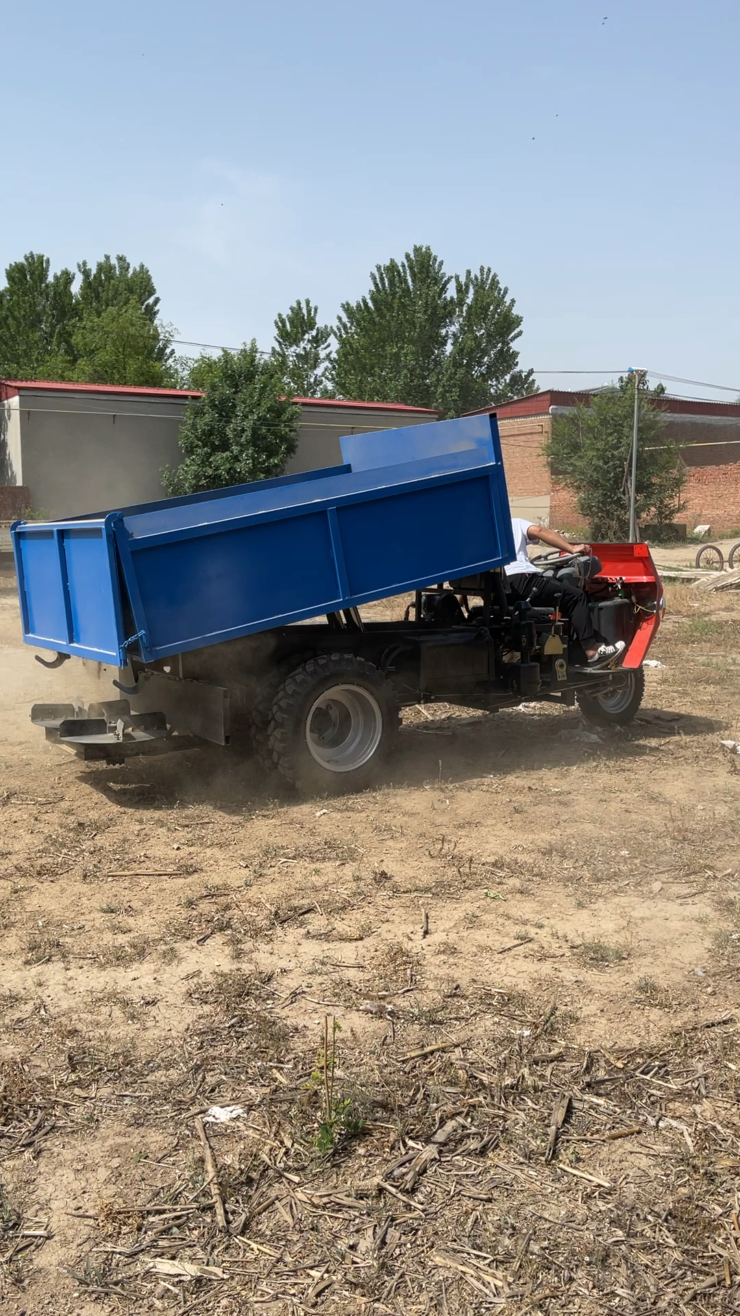 盛秋柴油自卸三轮车#22马力柴油撒粪车