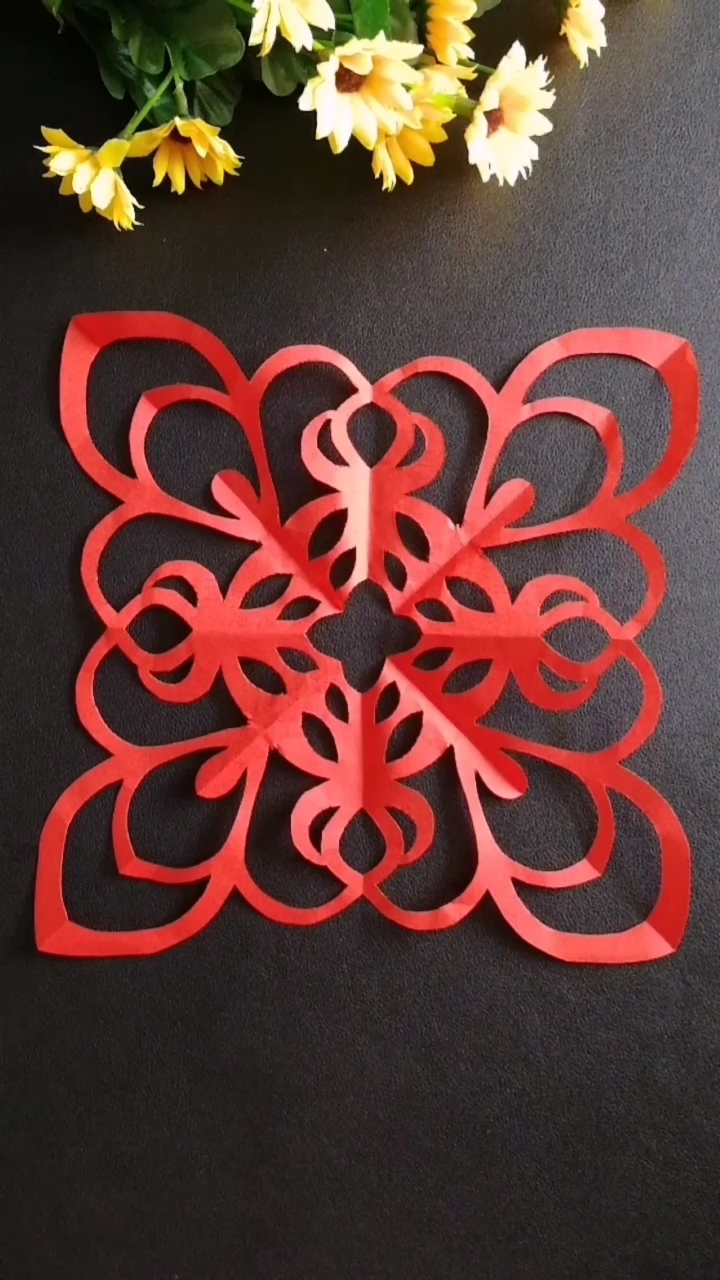 #剪纸#四角窗花剪纸,真的很简单.