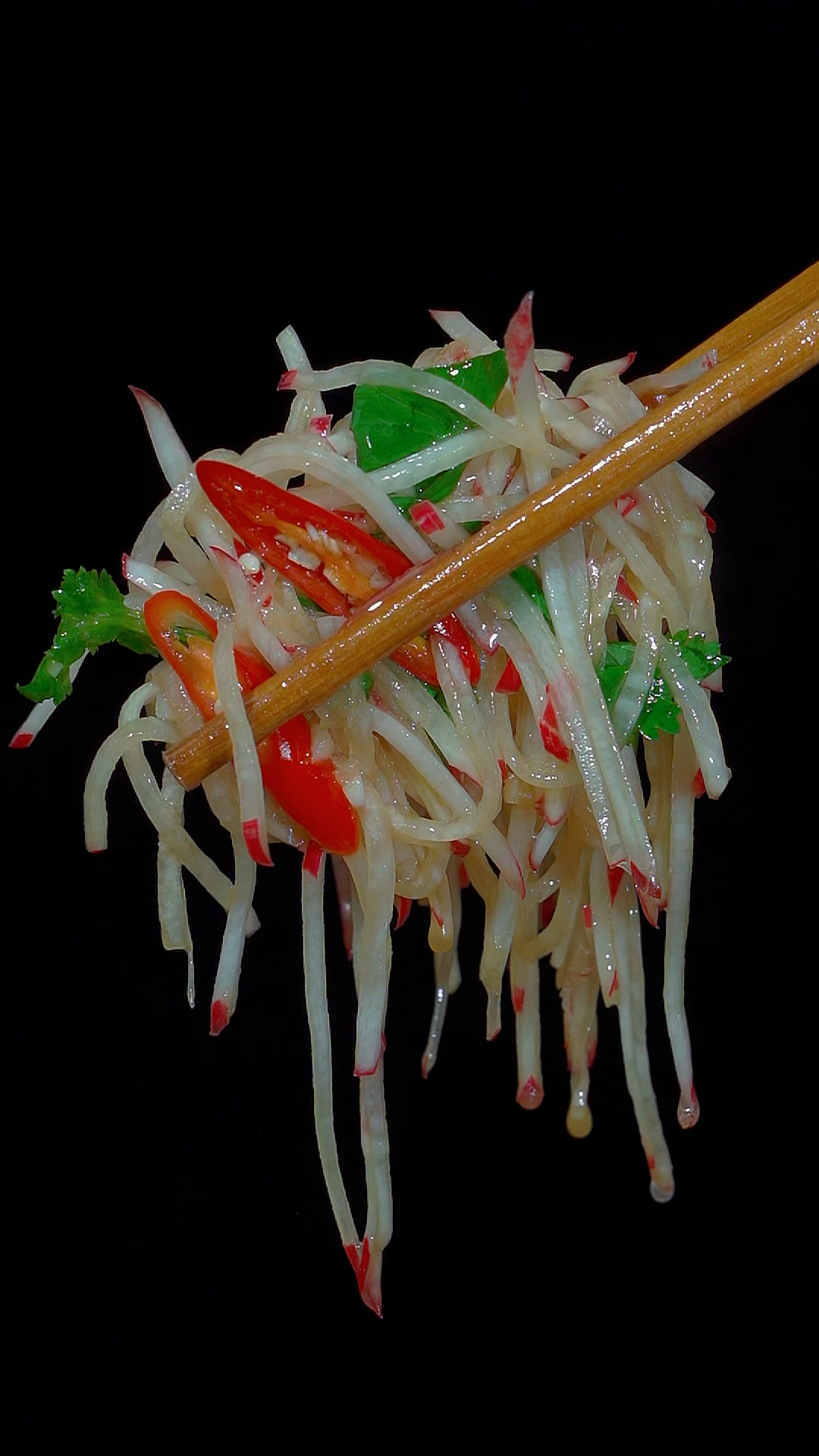 美食#萝卜买回来别直接吃了,像我这样做个凉拌萝卜丝,酸辣脆爽,好吃