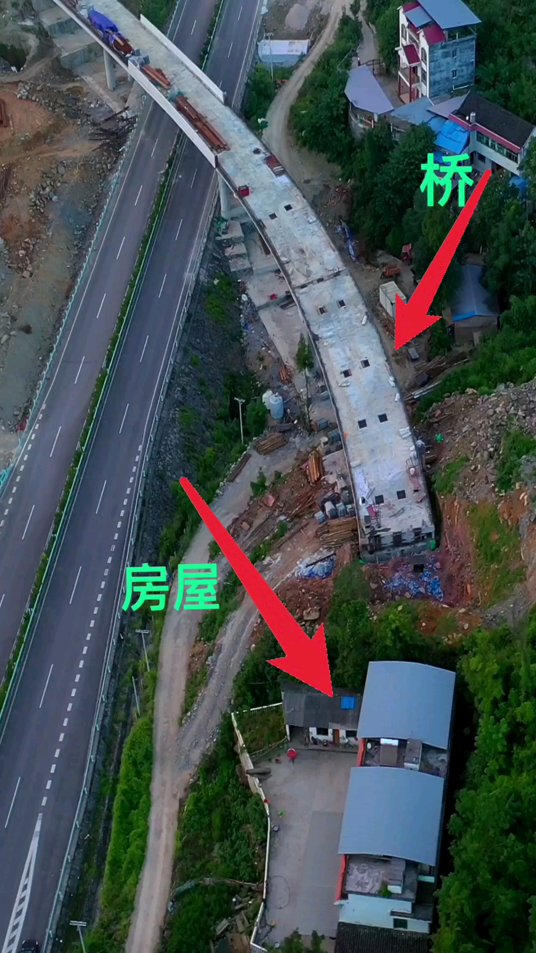 高速公路上的钉子户,据说300万都不搬!