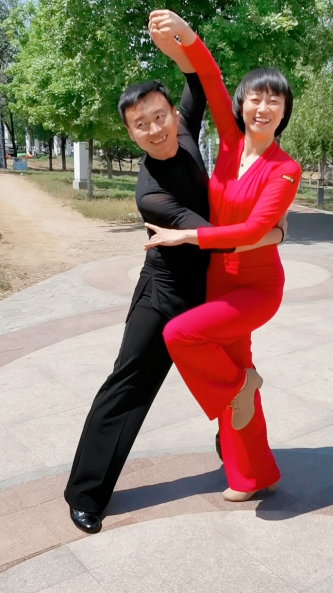 记录生活#滨芳兄妹这舞姿造型真美