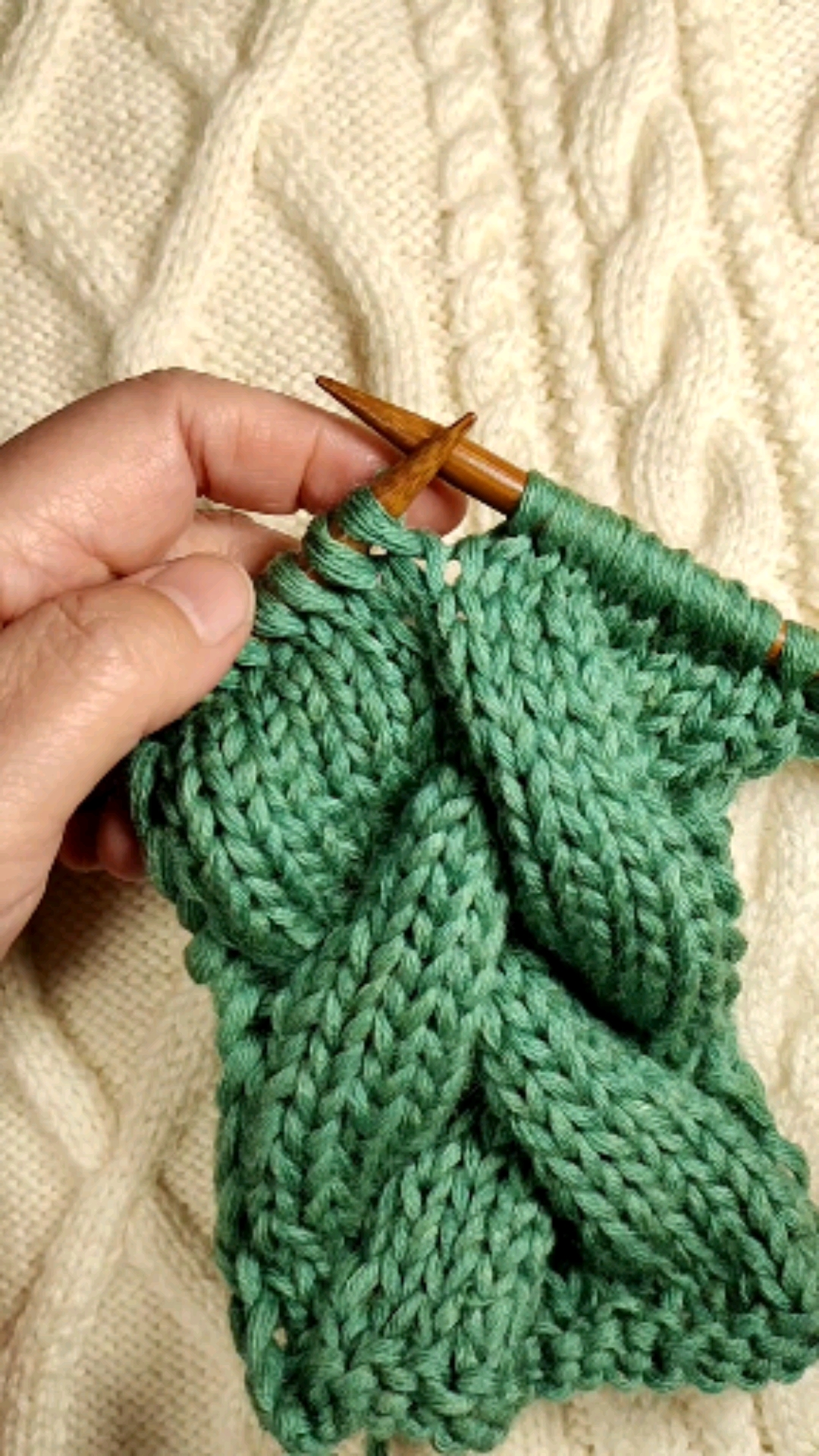 纯手工编织毛衣#大辫子绞麻花编织教程-度小视