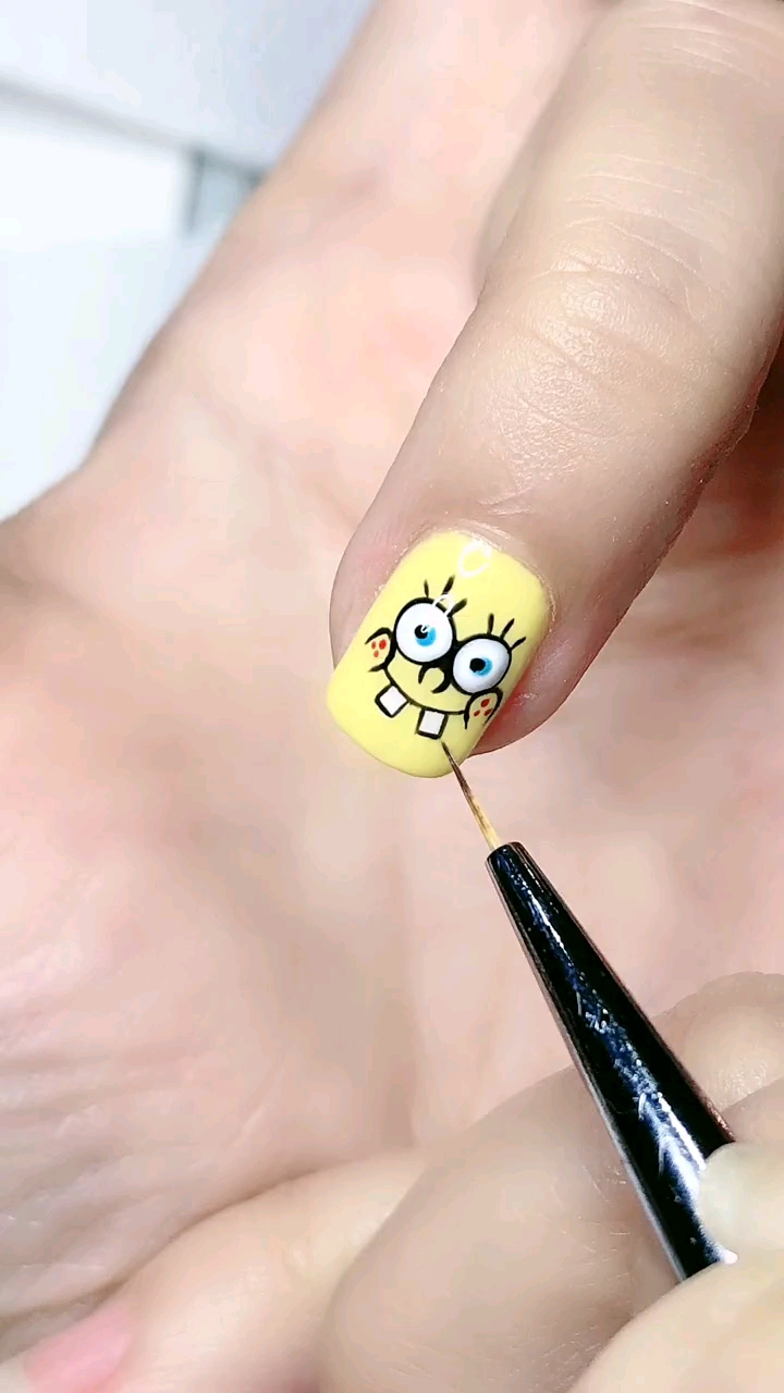 在家自己做美甲#卡通海绵宝宝你喜欢吗?