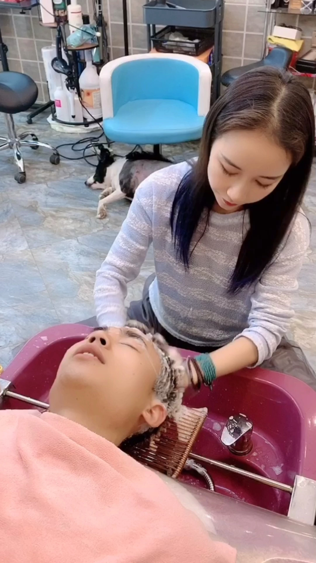 惹不起的洗头妹!