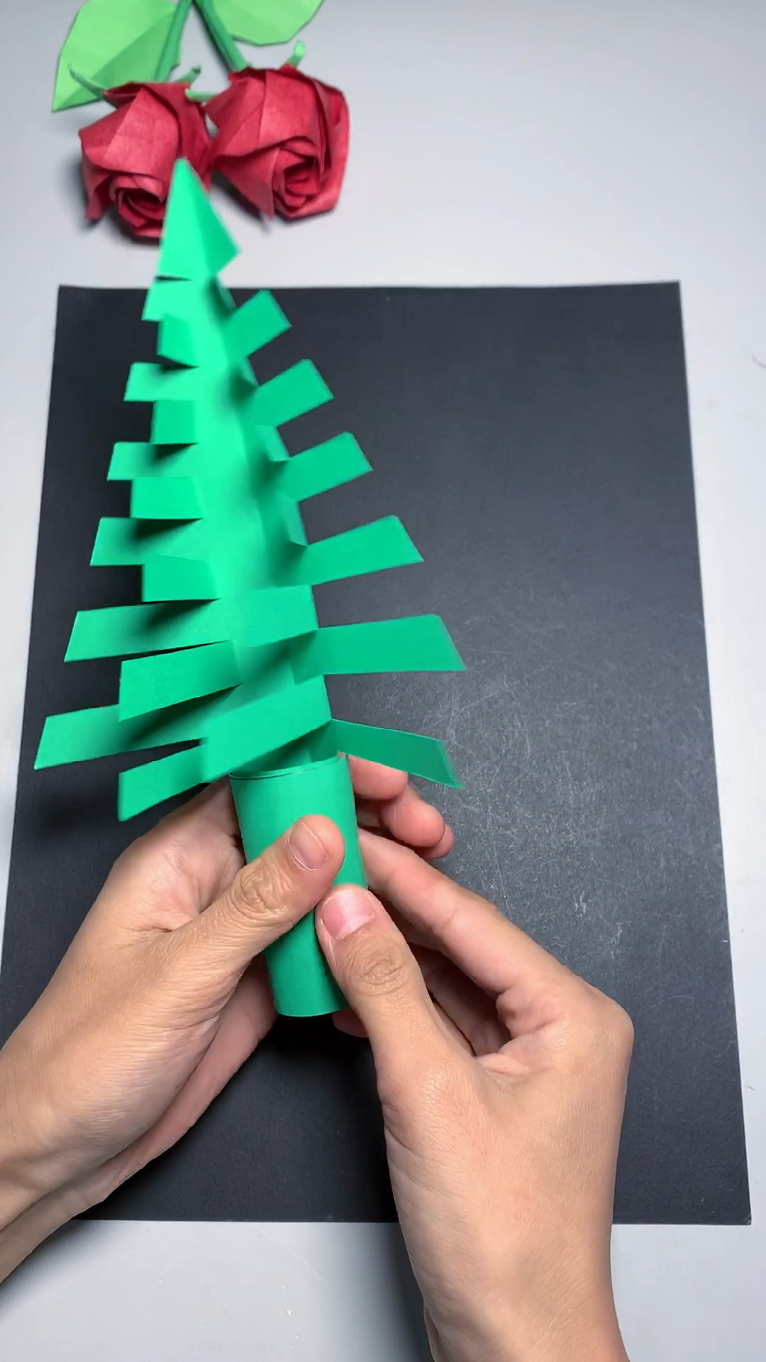 一张纸剪圣诞树教程,幼儿园创意手工