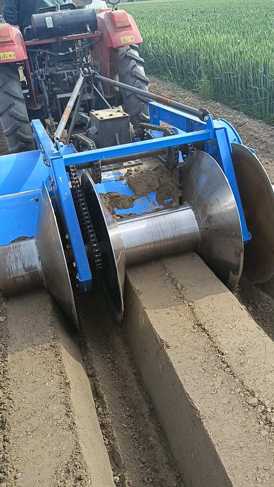 大葱大姜开沟起垄机.根据需求定做,源头厂家.