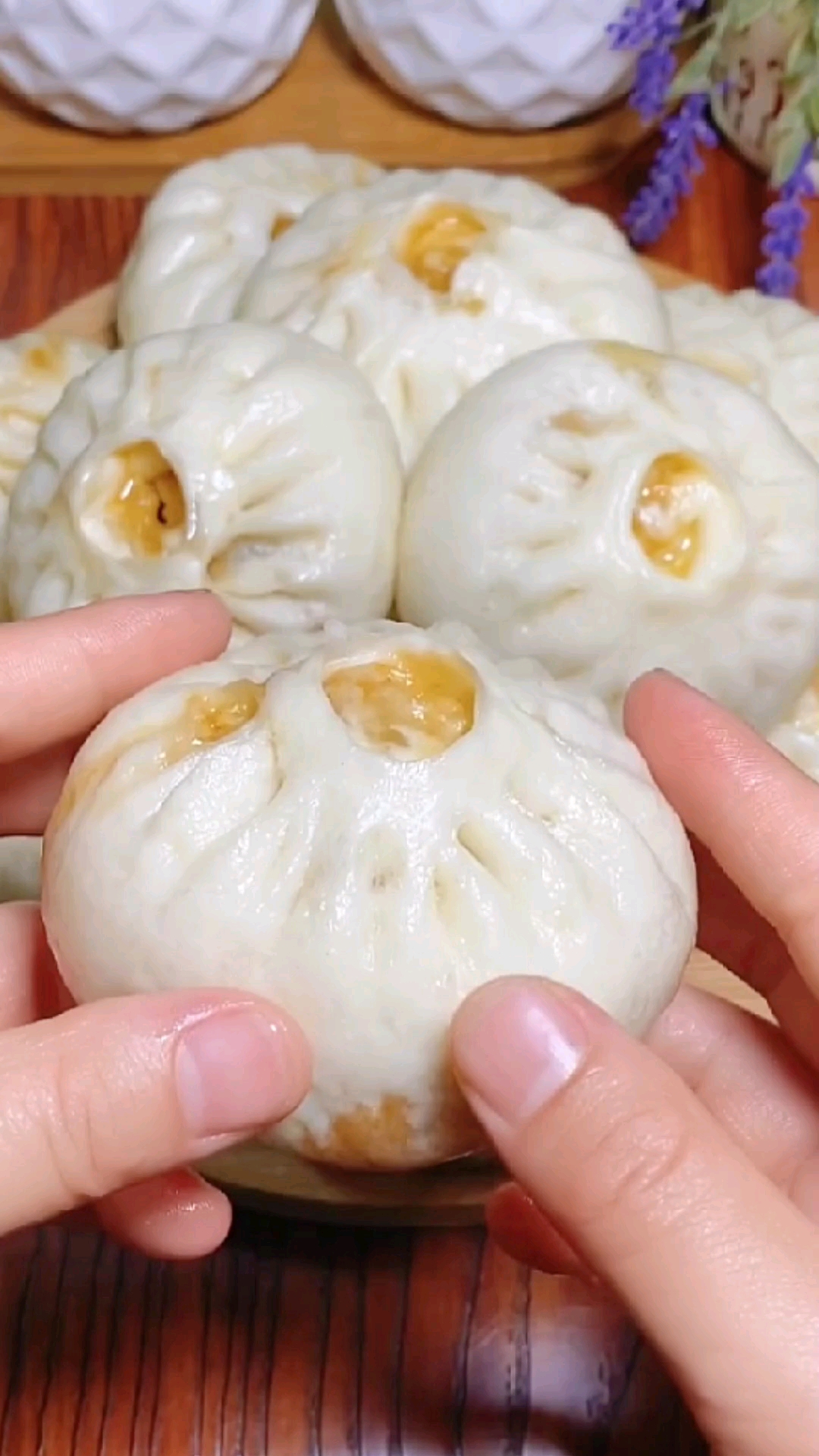 在家做个拿手菜好久没有吃肉包子了今天安排上蒸了一锅猪肉白菜馅的