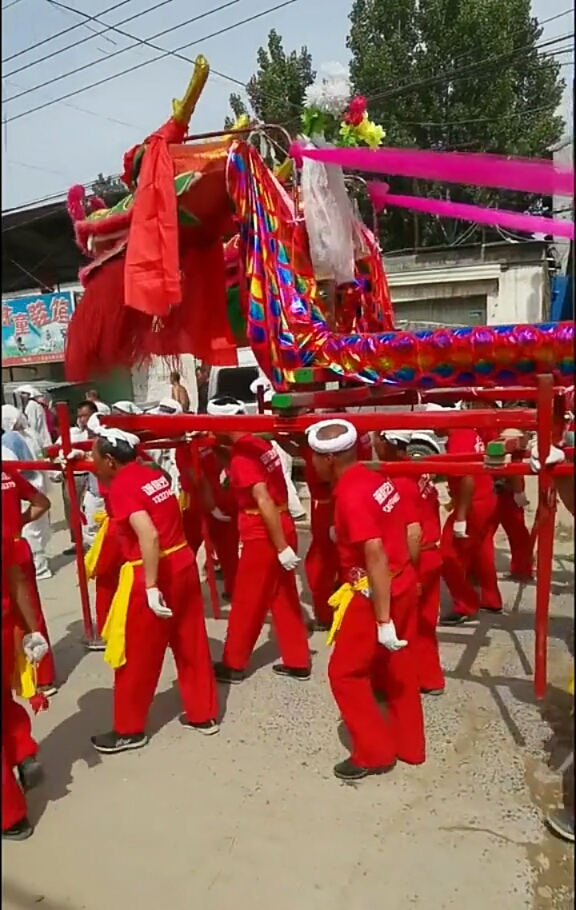 三十二抬的二龙杠,从山西要抬到河南