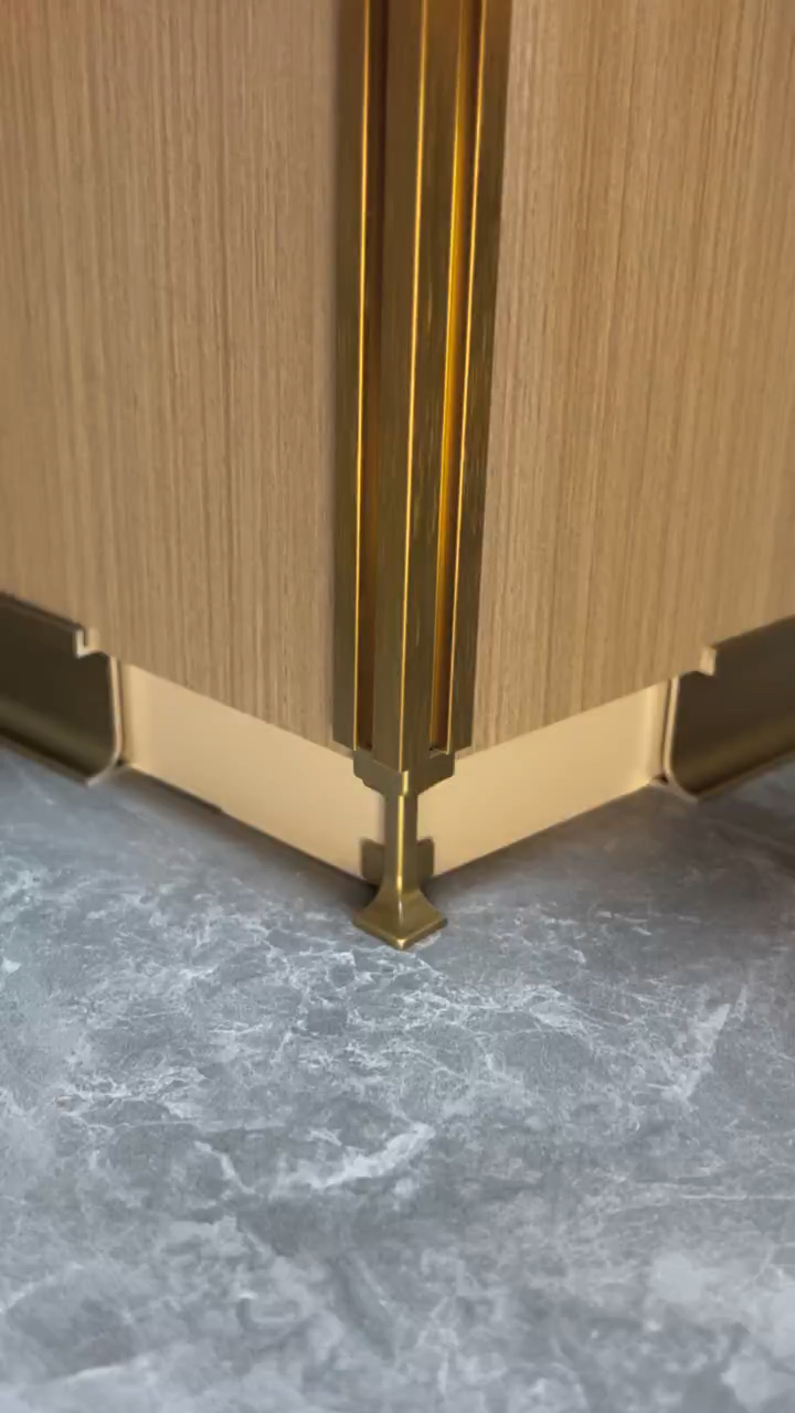 装修#铝合金内嵌踢脚线,镶嵌在墙板里头,摆放家具不磕碰-度小视