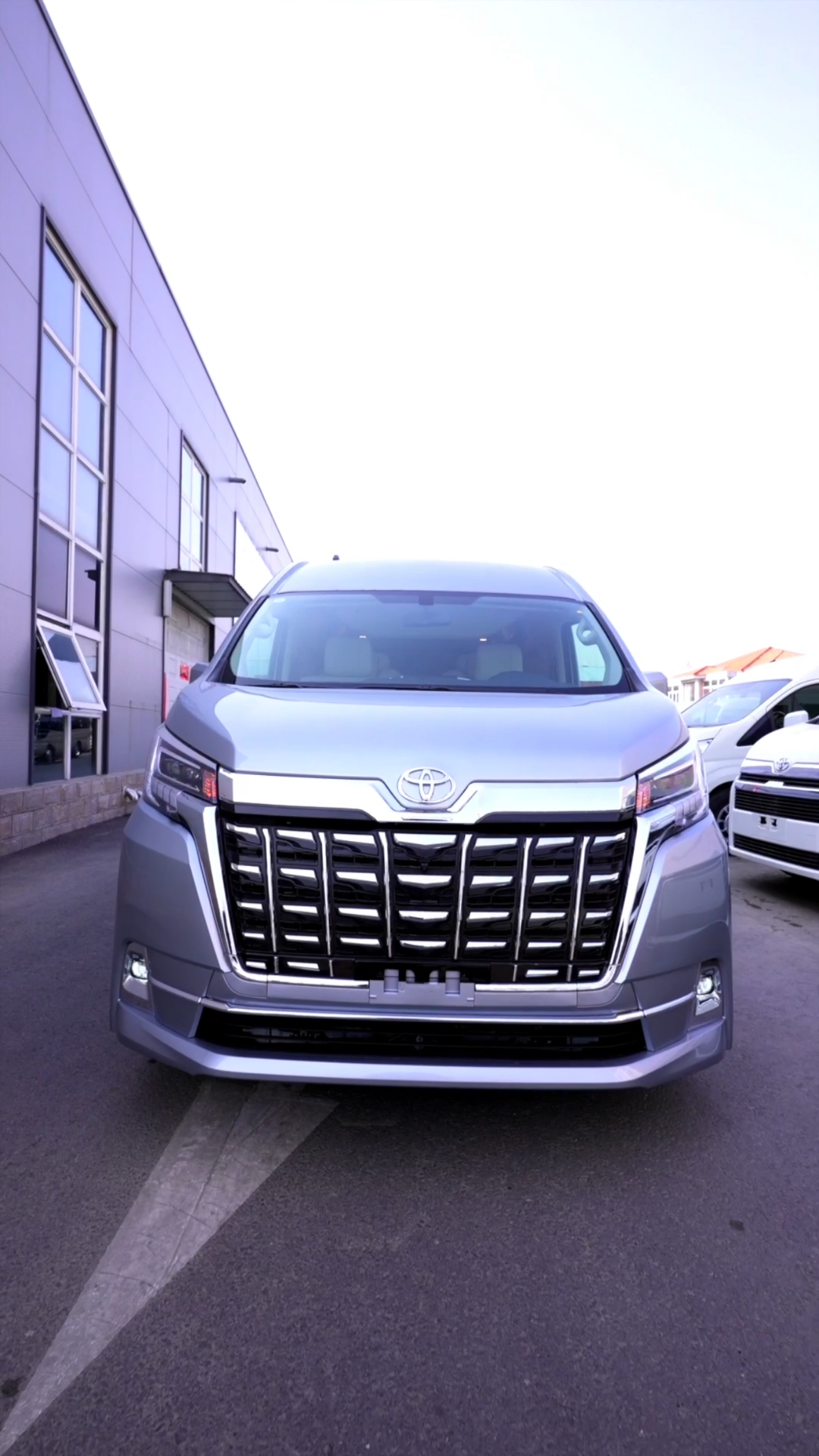 2022款丰田海狮9座埃尔法版蓝牌大空间商务车