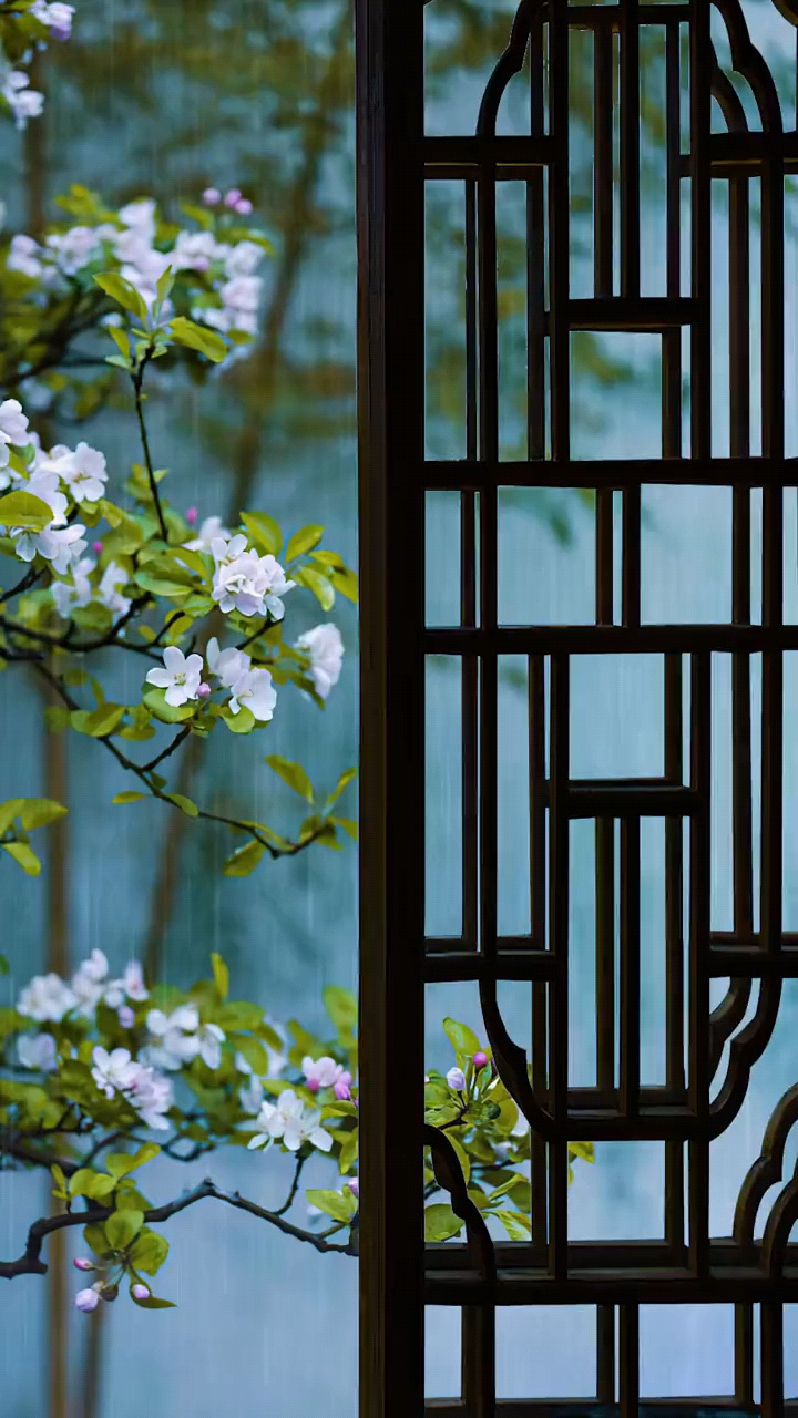 窗边海棠懒懒开,误以春风不入怀.昨夜花前抛情话,今早迎面扑香来.