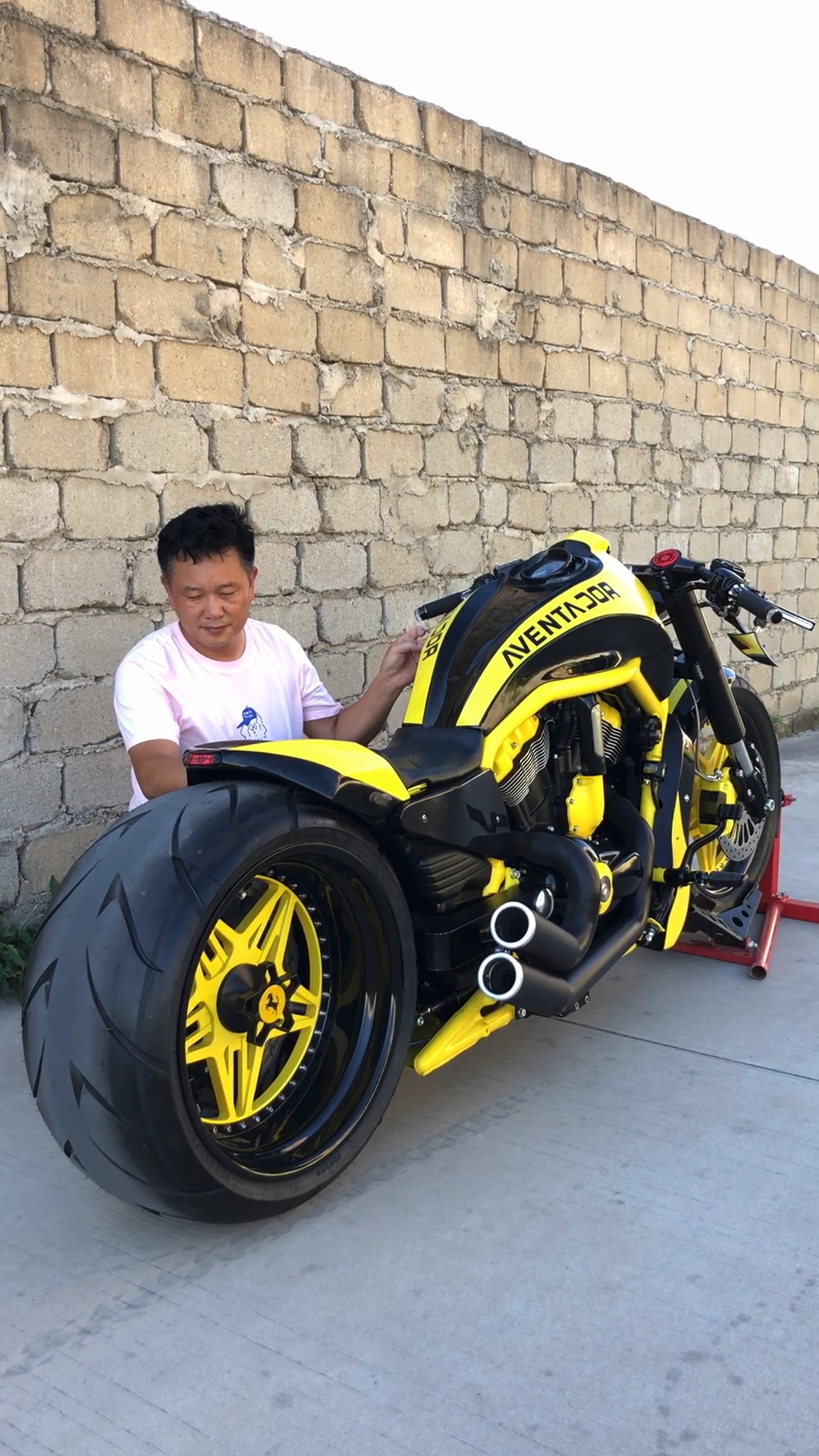 哈雷定制金刚狼摩托车