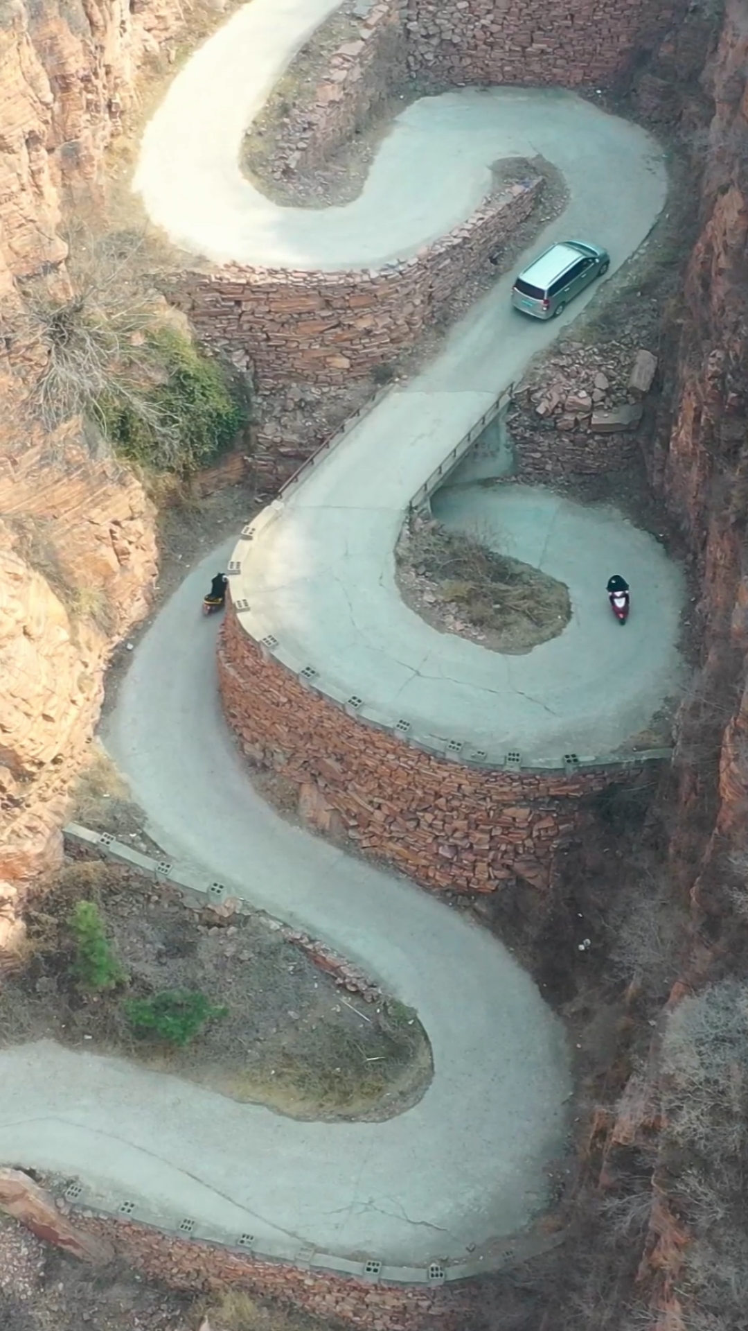 河北一条网红盘山公路吓退不少女司机老司机通过都不敢掉以轻心