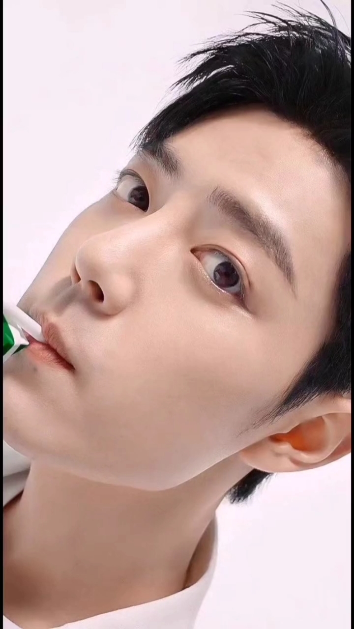 肖战#有没有被这眼神迷死啊!战战战颜值绝了