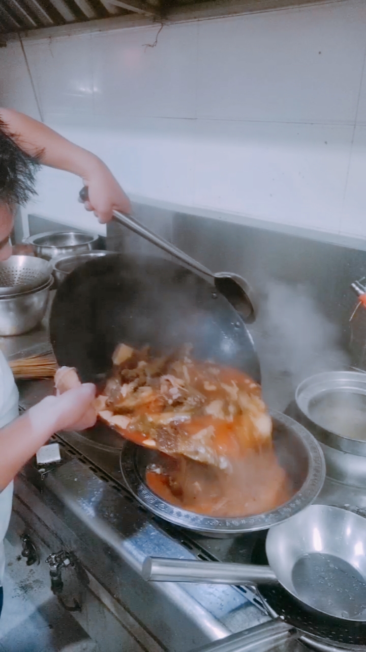 饭店监控下厨师工作#一锅起厉害了我的哥!