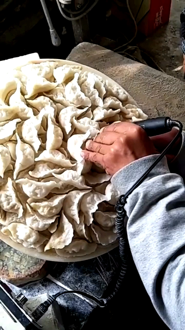 这饺子硌牙石头饺子第一次见