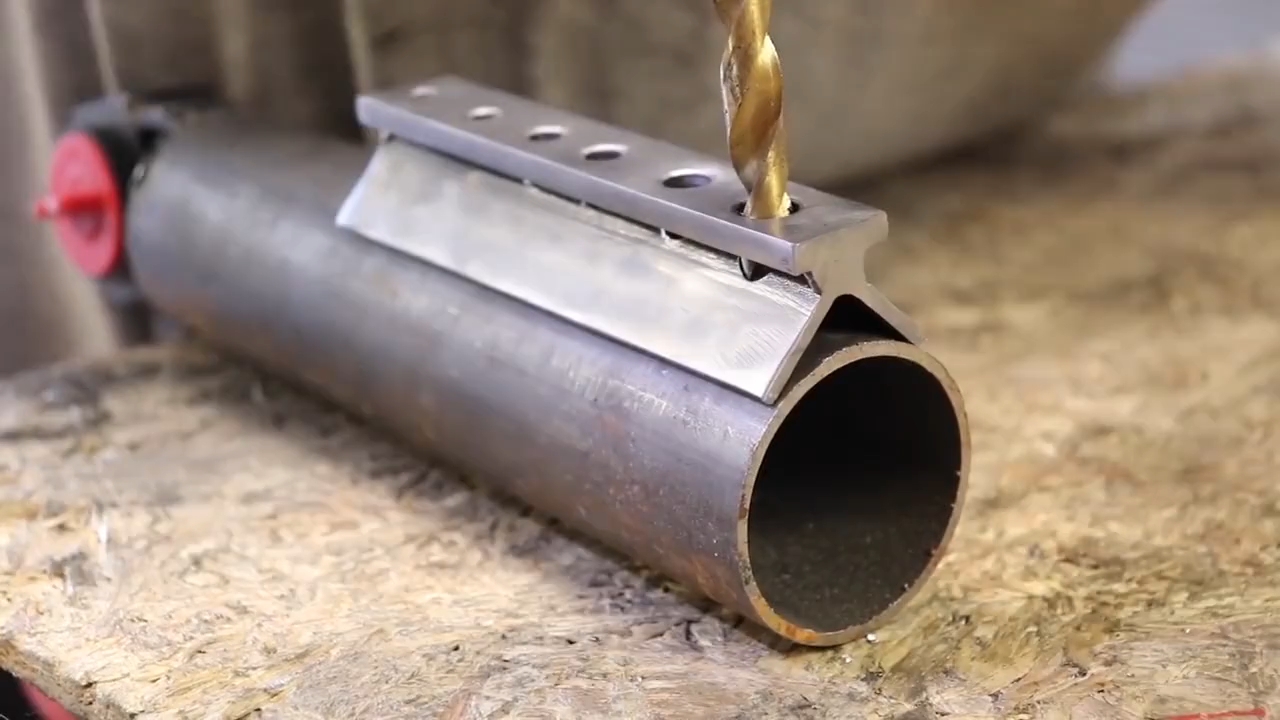 自制一个钢管钻孔辅助神器,用起来太方便了!