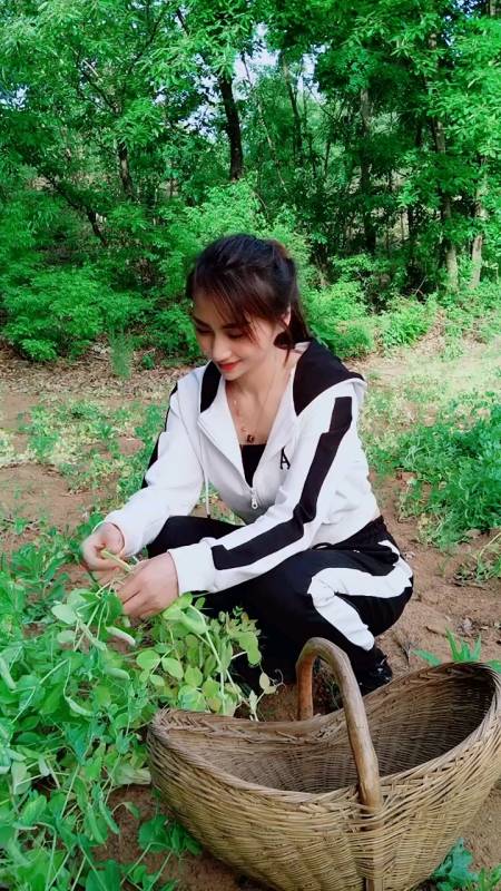 我来自农村,能吃苦,爱劳动,我不漂亮,但我很善良,你敢娶么.