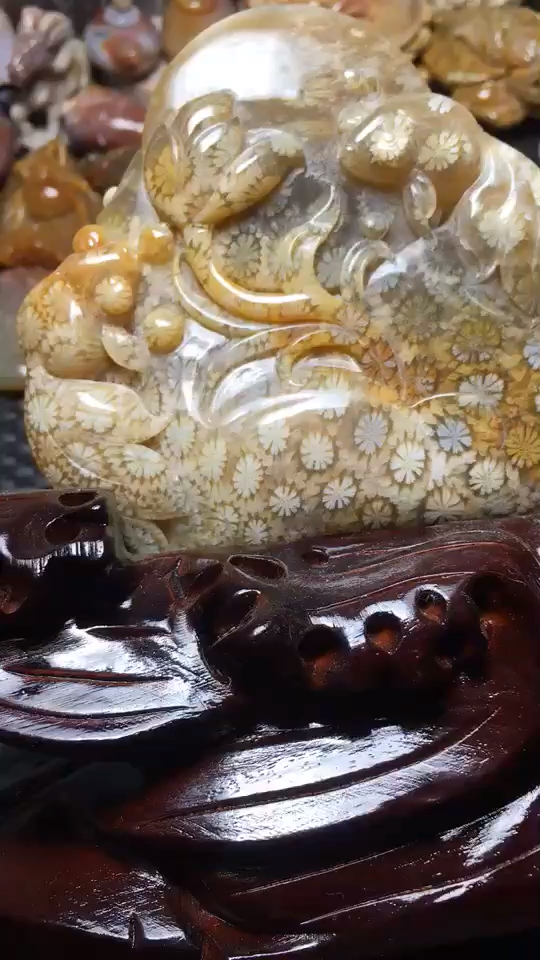 精品珊瑚玉大花摆件