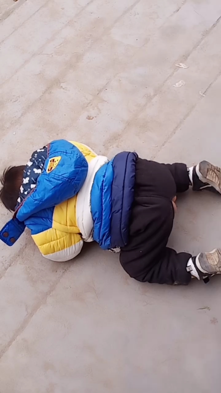 两岁熊孩子每天撒泼打滚日常