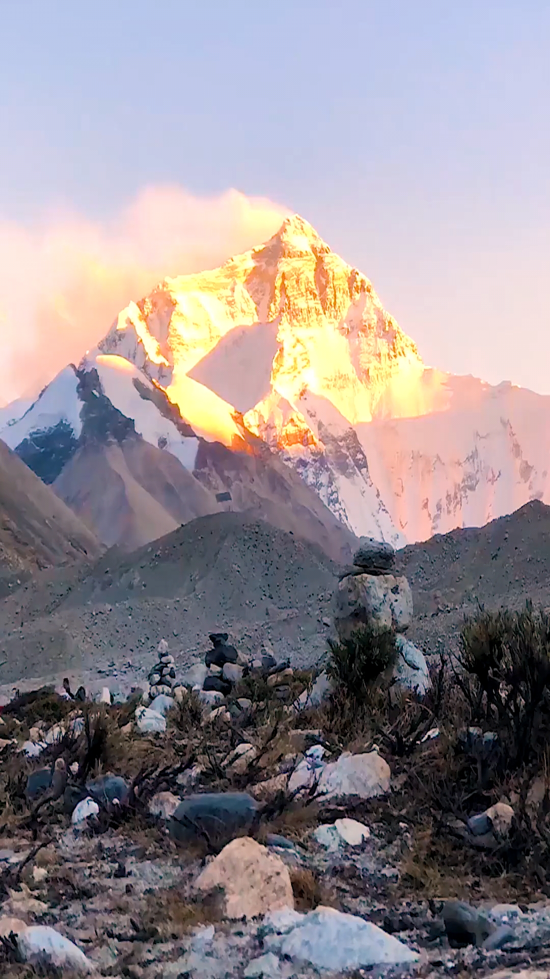 世界第一高峰日照金山,见者吉祥.愿山河无恙,人间皆安!