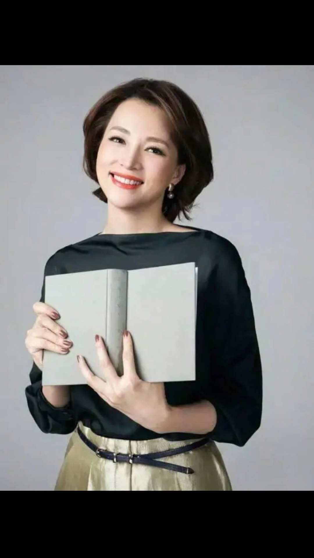 董卿#解读故乡的含义,故乡是起点也是终点!-度小视