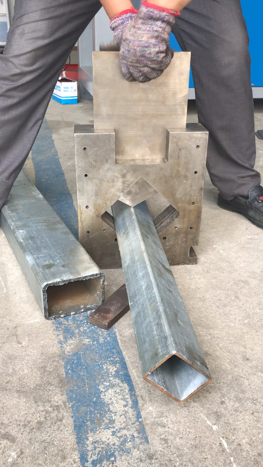 120方管切断模具