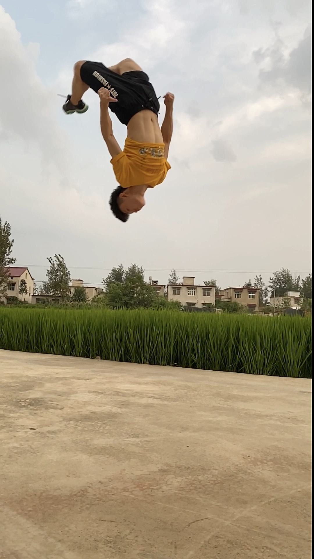 暴力空翻#翻的这么好看,不值得你们双击加关注吗?