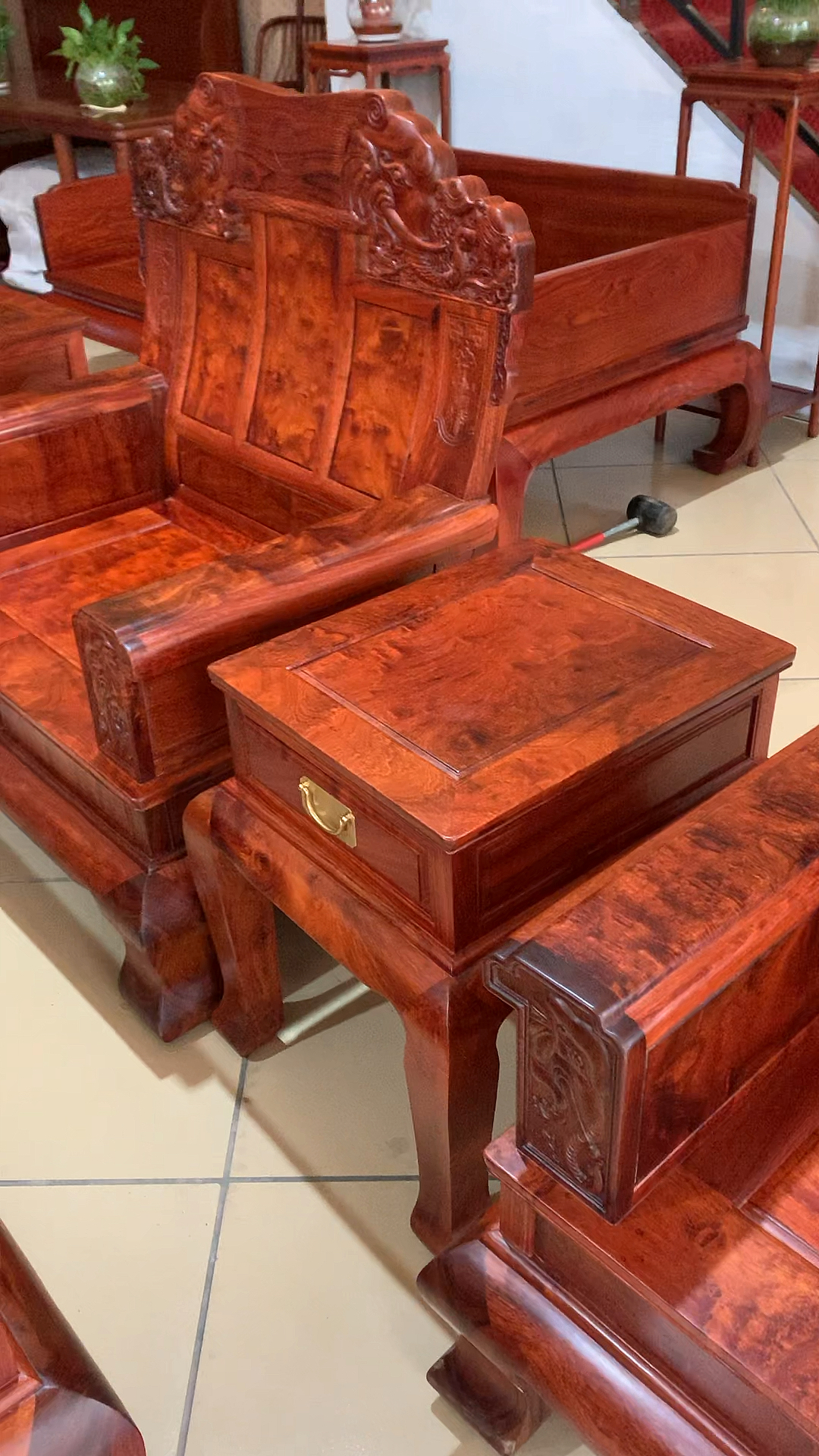 缅甸花梨独板火焰纹大奔沙发十三件套