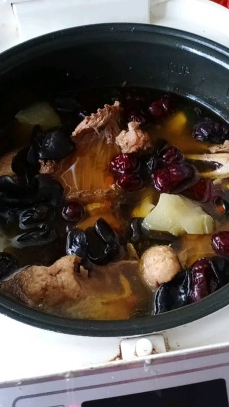 音为有你黑木耳炖鸭汤能补气血