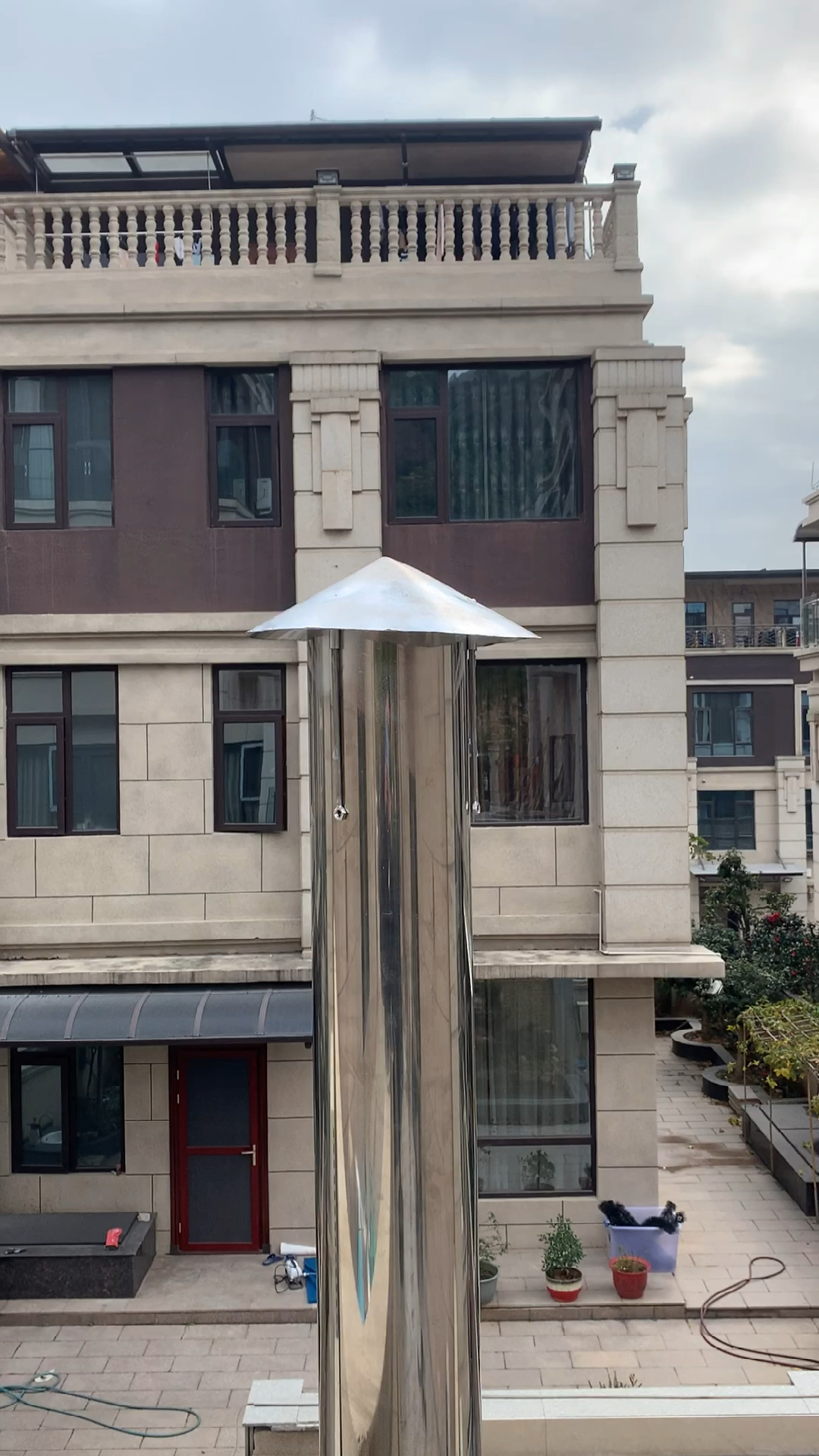 自动烟囱盖,防水防蚊还能防圣诞老人