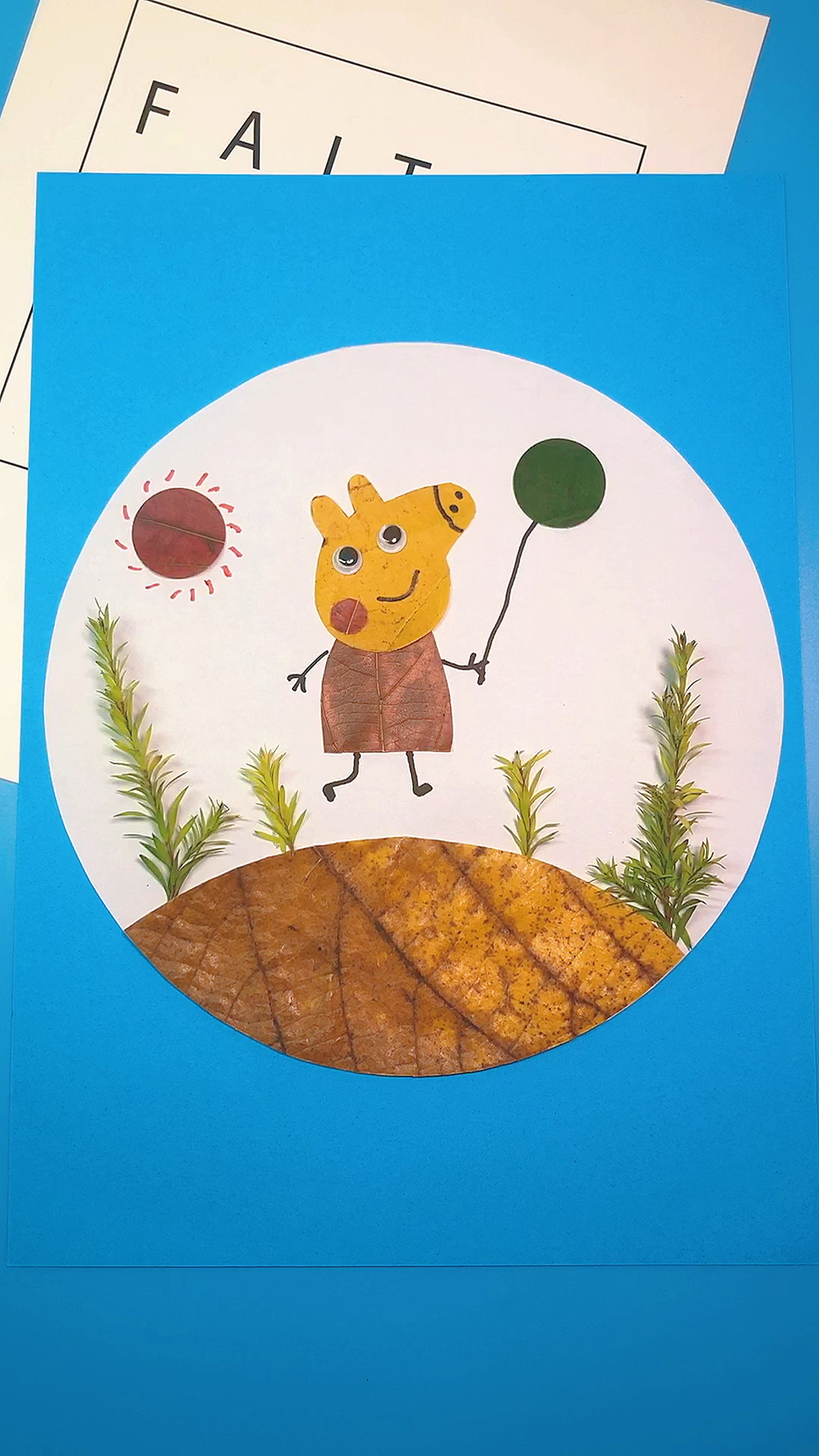 幼儿园手工树叶贴画小猪佩奇