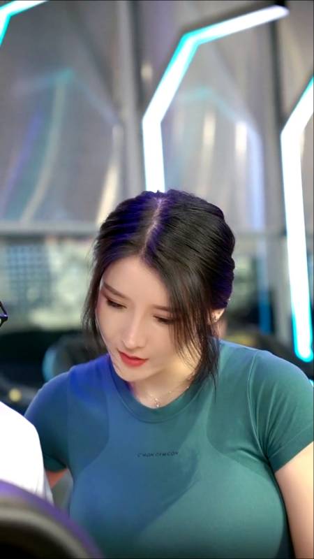 秋季美少女#健身教练刘太阳导师身材真棒,镜头拉进还是这么好看.