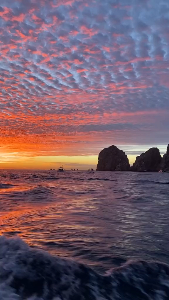 带上全民去旅行#云与海看似相连,实则相隔万里