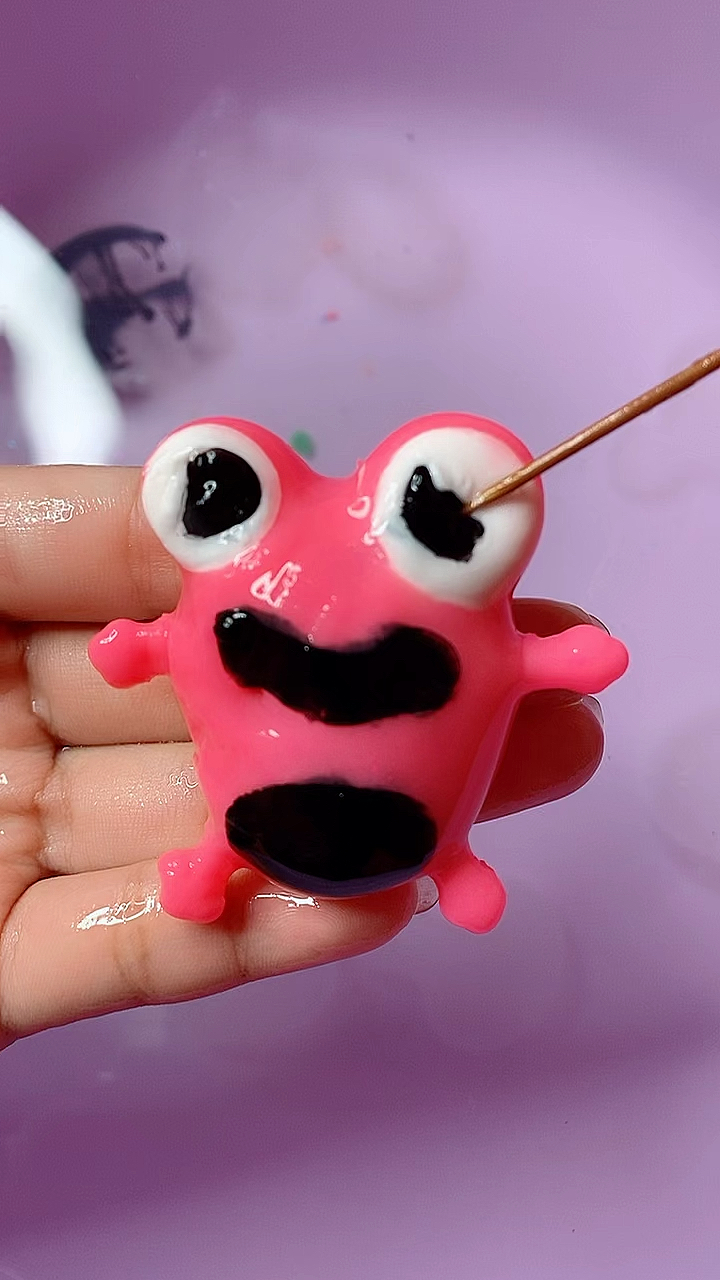 我要上热门#扎破我心爱的粉色青蛙