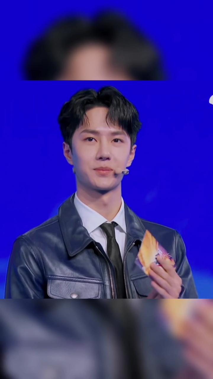 王一博#华彩少年上线官王一博出场!-度小视