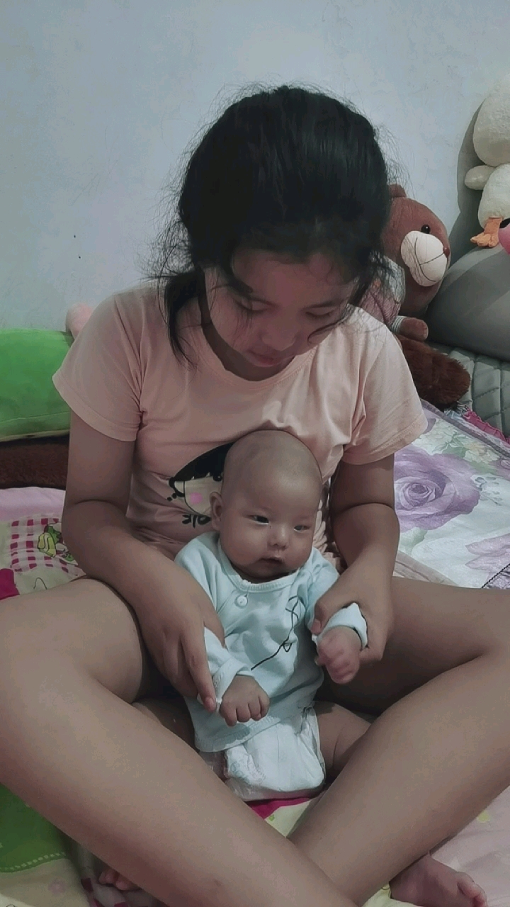 熊孩子的日常#姐姐教弟弟呢