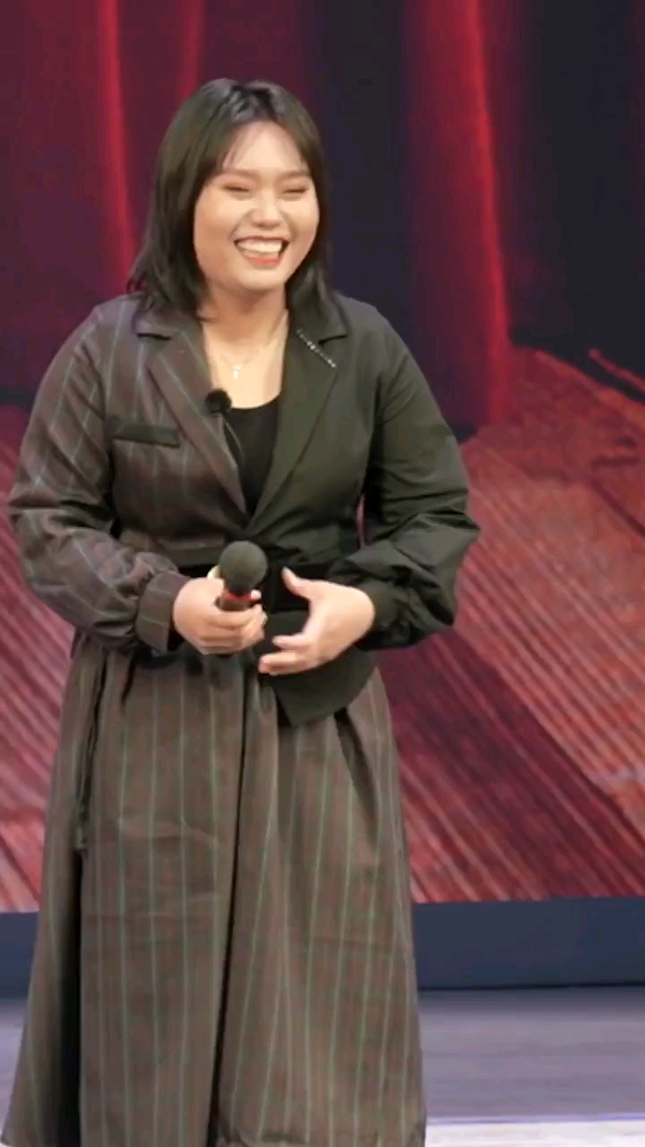 李雪琴登台时,其实现场是这样欢呼的%演出现场%刘老根大舞台%欢乐喜剧