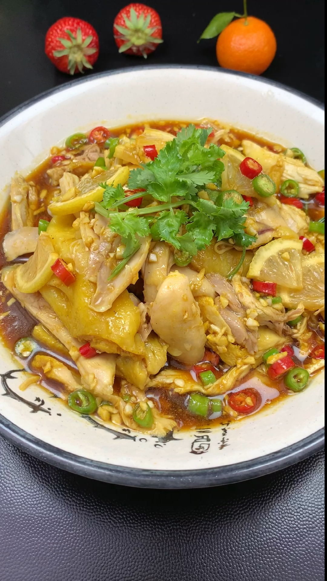 过年必备的手撕柠檬鸡,酸辣爽口,肉质滑嫩!