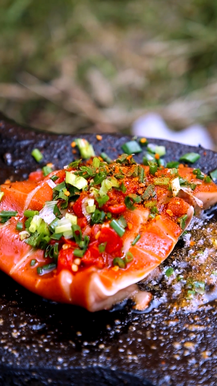 我的探店日记#猪耳朵这样烤着吃才有趣,吃了还想吃-全民小视频