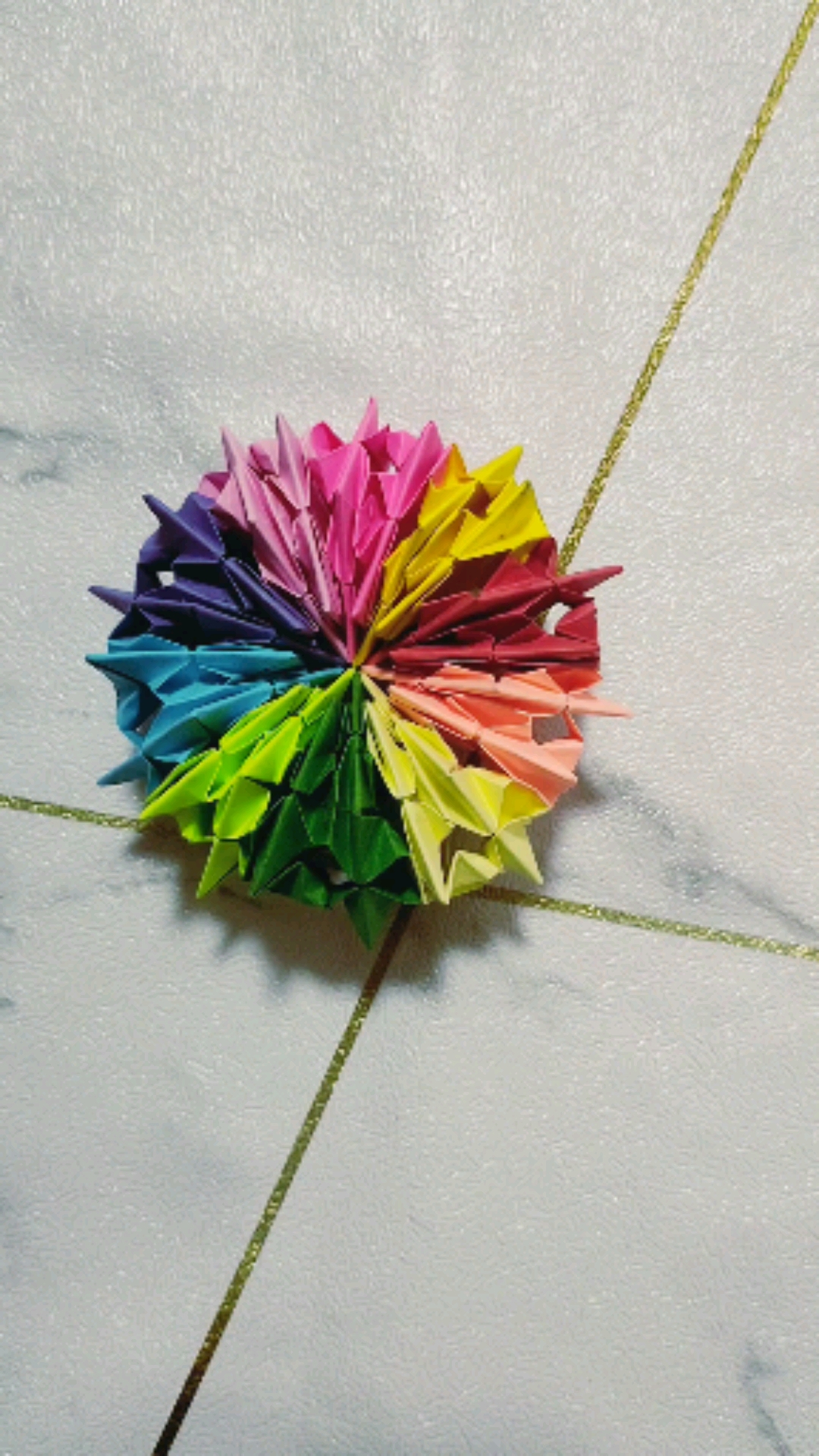 手工折纸翻花应宝贝要求让妈妈给她做一个翻花玩开始没有信心去做尝试