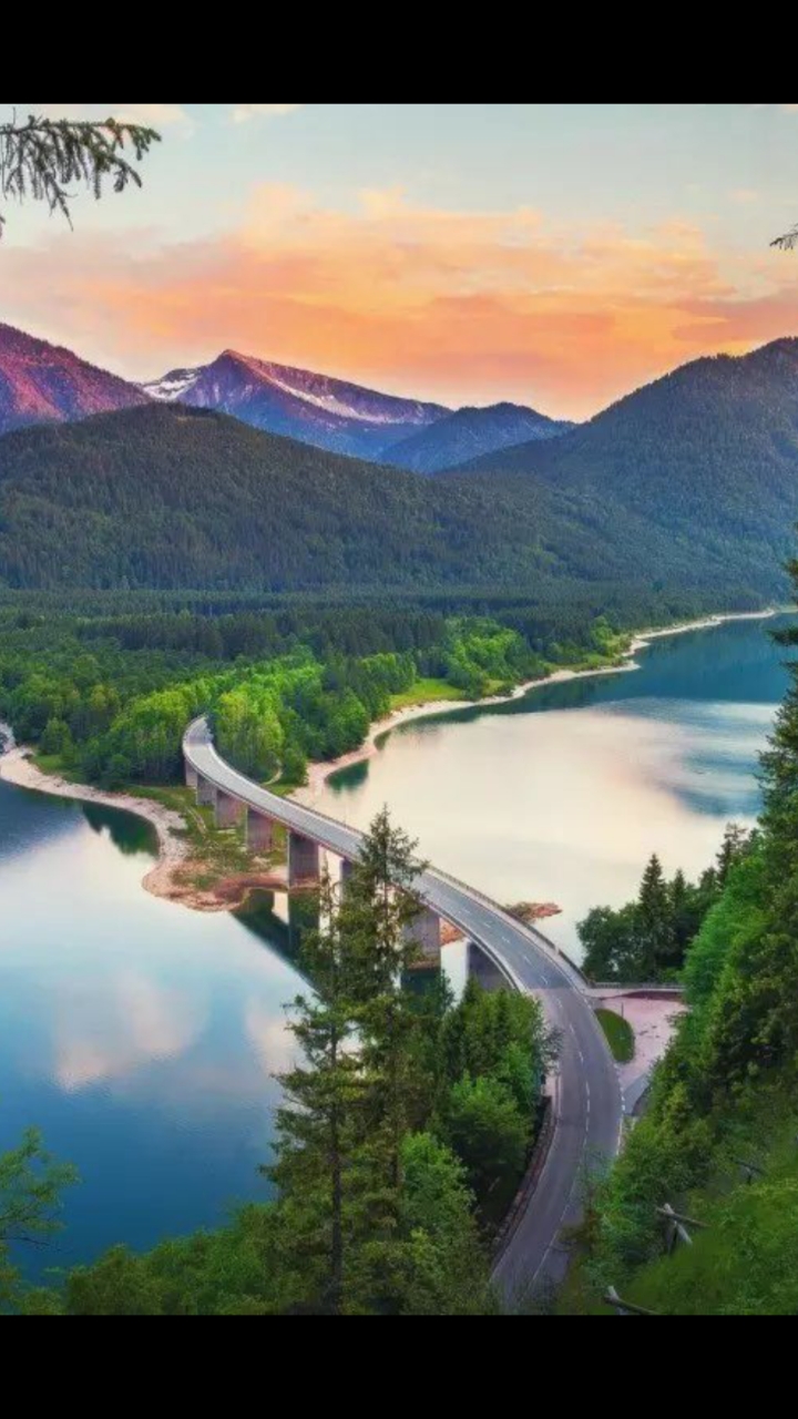 旅游是人生快乐的基础:是健康的筹码!健康利国利民利家庭!