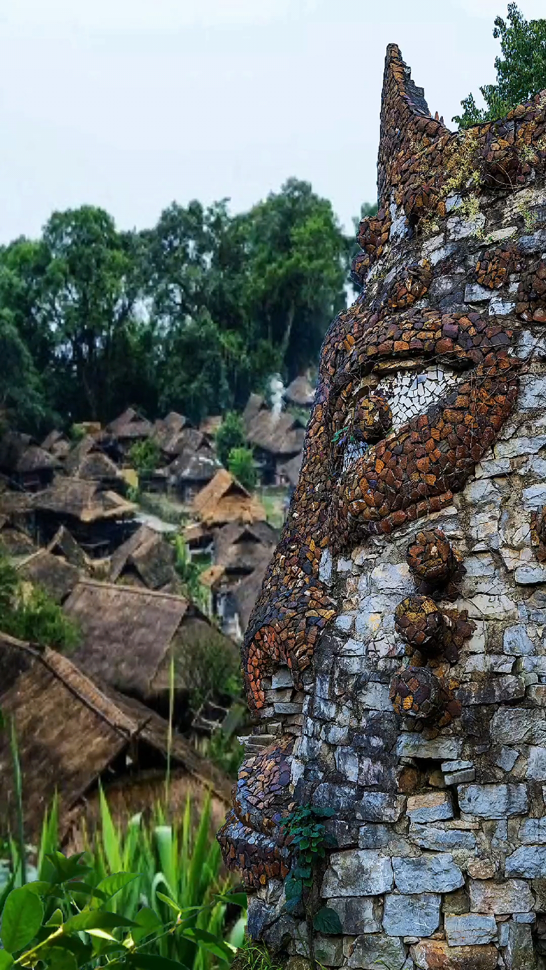 翁丁古寨最后的原始部落近400年历史一把大火化为灰烬原因是八岁孩子