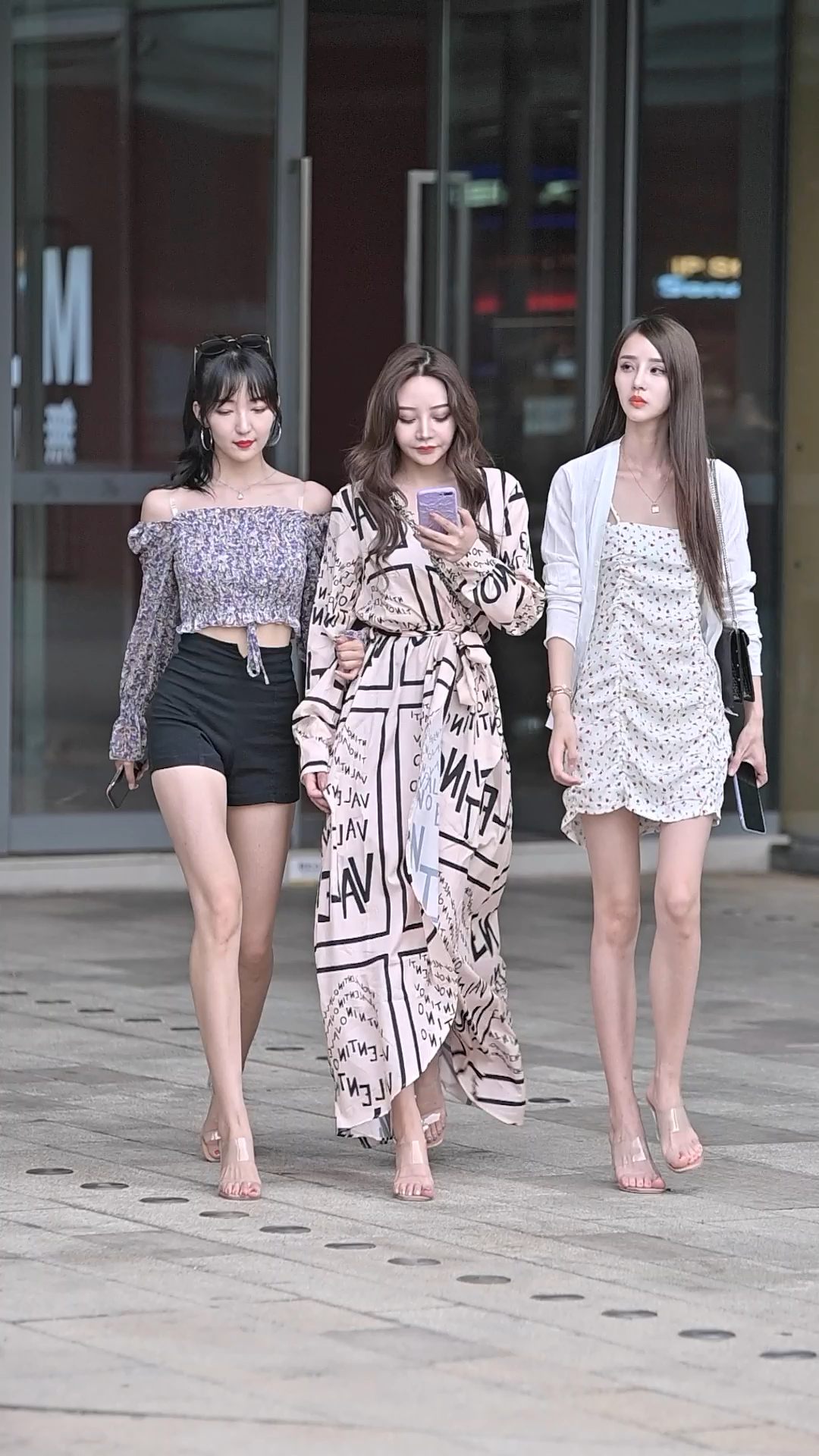 这年头没个大长腿都不敢和闺蜜一起逛街?