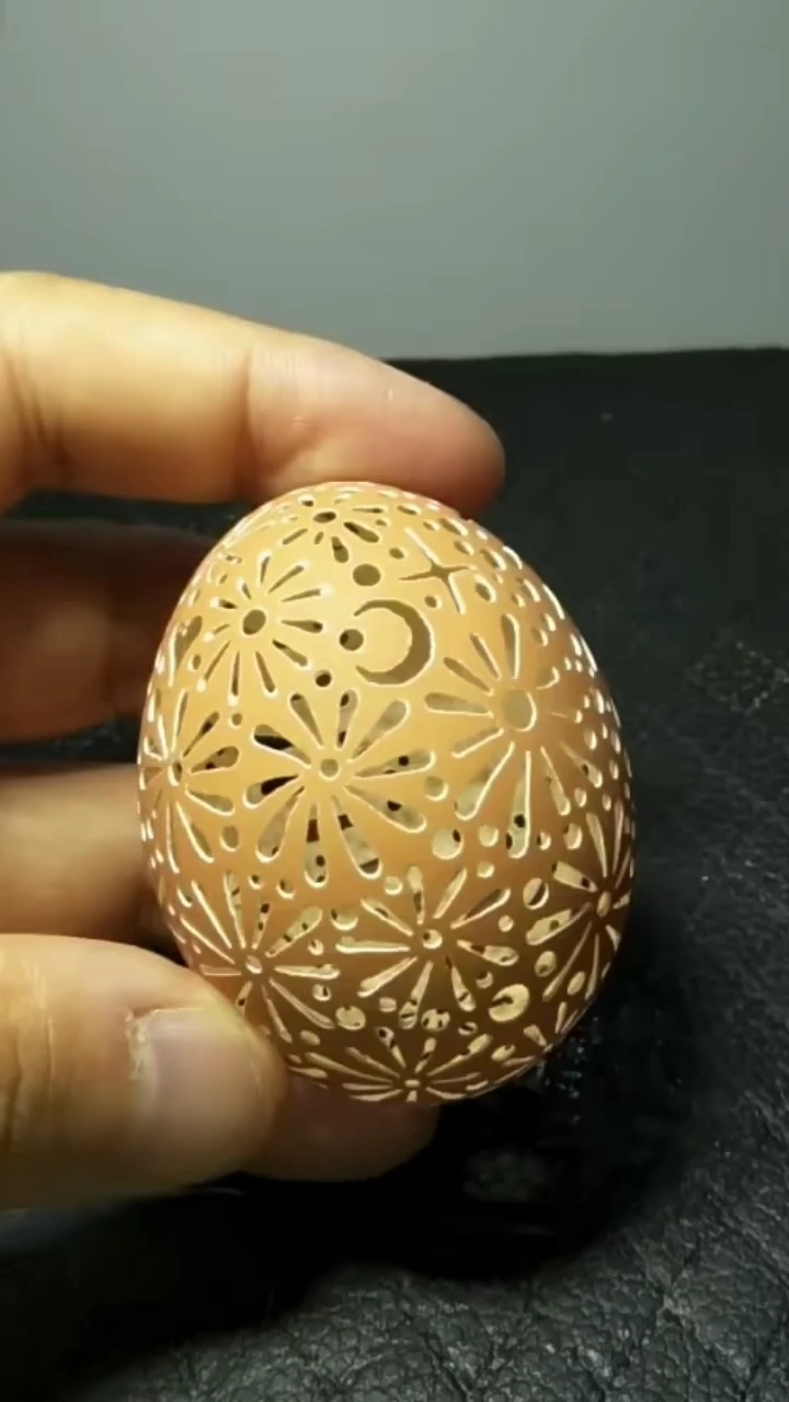寻找最牛手艺人#鸡蛋壳上镂空