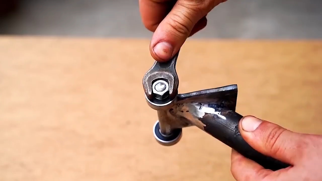 自制一把木板拆卸省力撬棍,用来拆卸木板太厉害了!