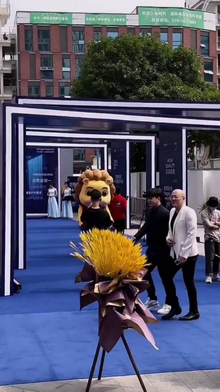 伽柏一位网络直播界大佬,智商超高,目前和辛巴合作,是辛巴的军师