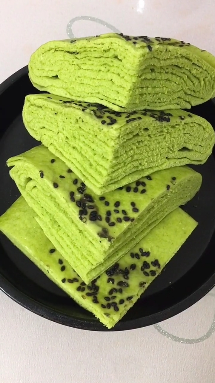 自制美食#菠菜千层饼的做法