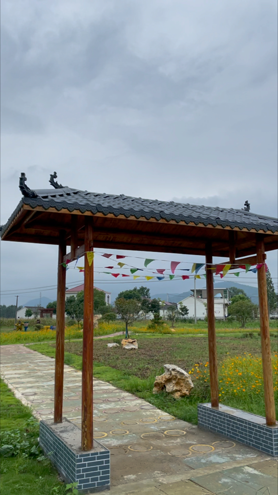 不一样的人生#合成树脂瓦为休闲门楼做贡献