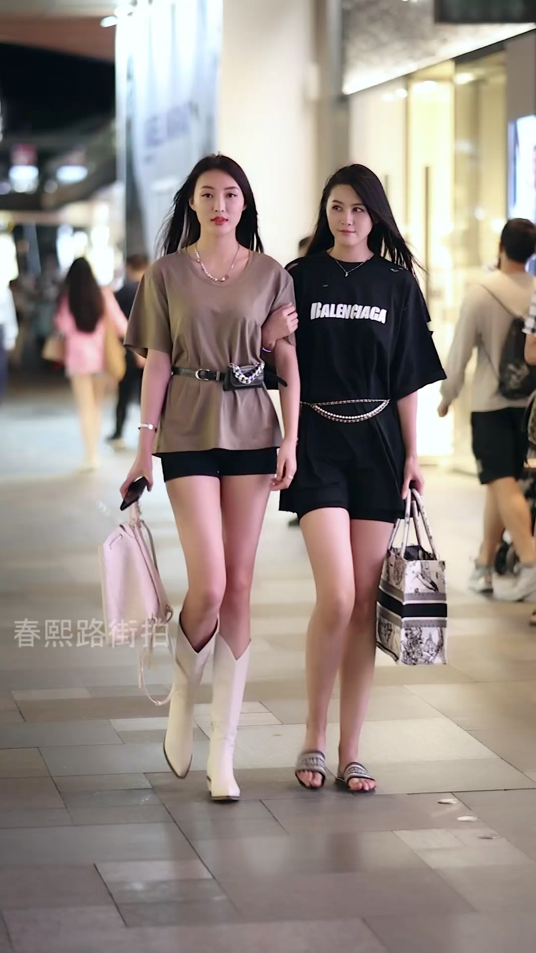 面对颜值这样高的闺蜜谁能不心动